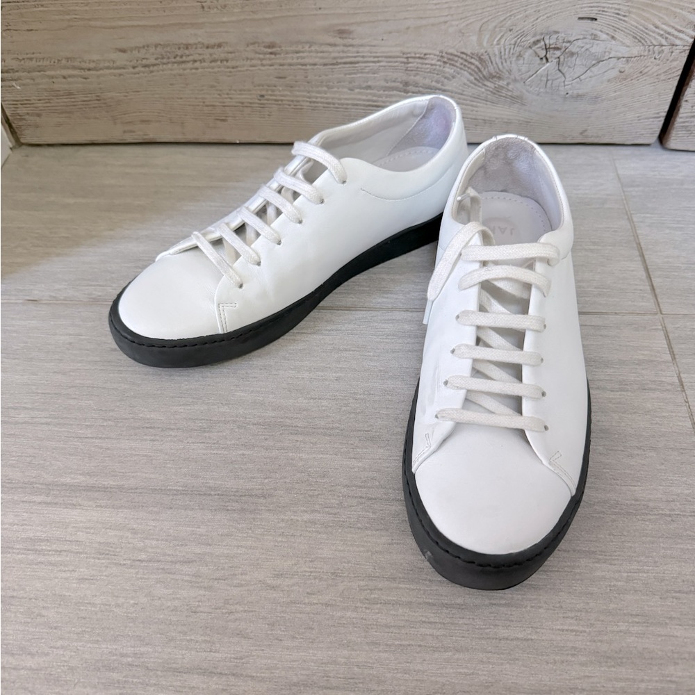 JAK White sneakers with black soles size 39-8.5